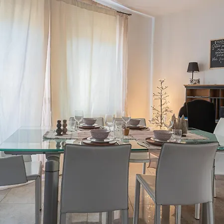 아파트 Frabosa White Week Elegant 4beds 10 Min To Station 프라보사 소타나