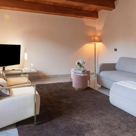 Apartment Frabosa White Week Elegant 4beds 10 Min To Station