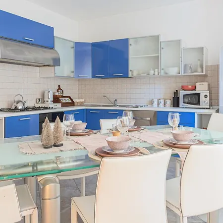 아파트 Frabosa White Week Elegant 4beds 10 Min To Station 프라보사 소타나